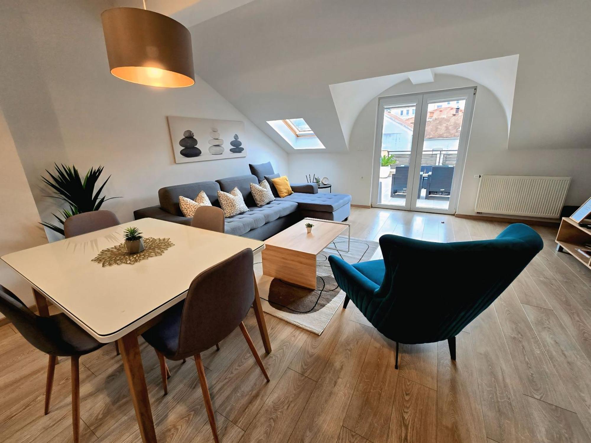 Apartma Center *
