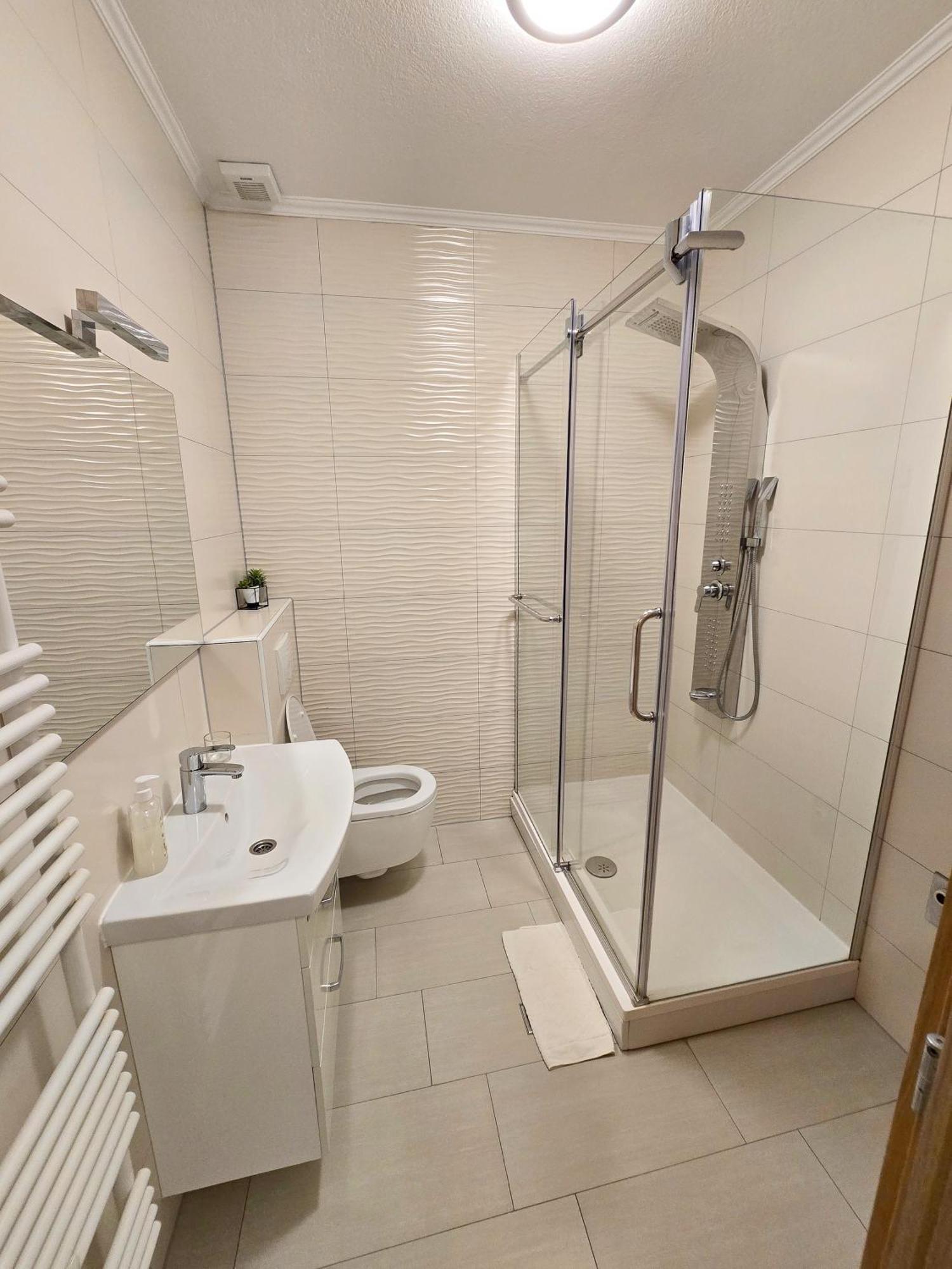 Apartma Center *